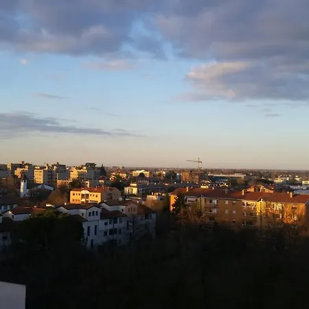 A Different Style 萨韦纳河畔圣拉扎罗